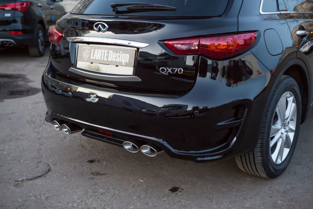 Rear view of Infiniti QX70/FX50 from Larte