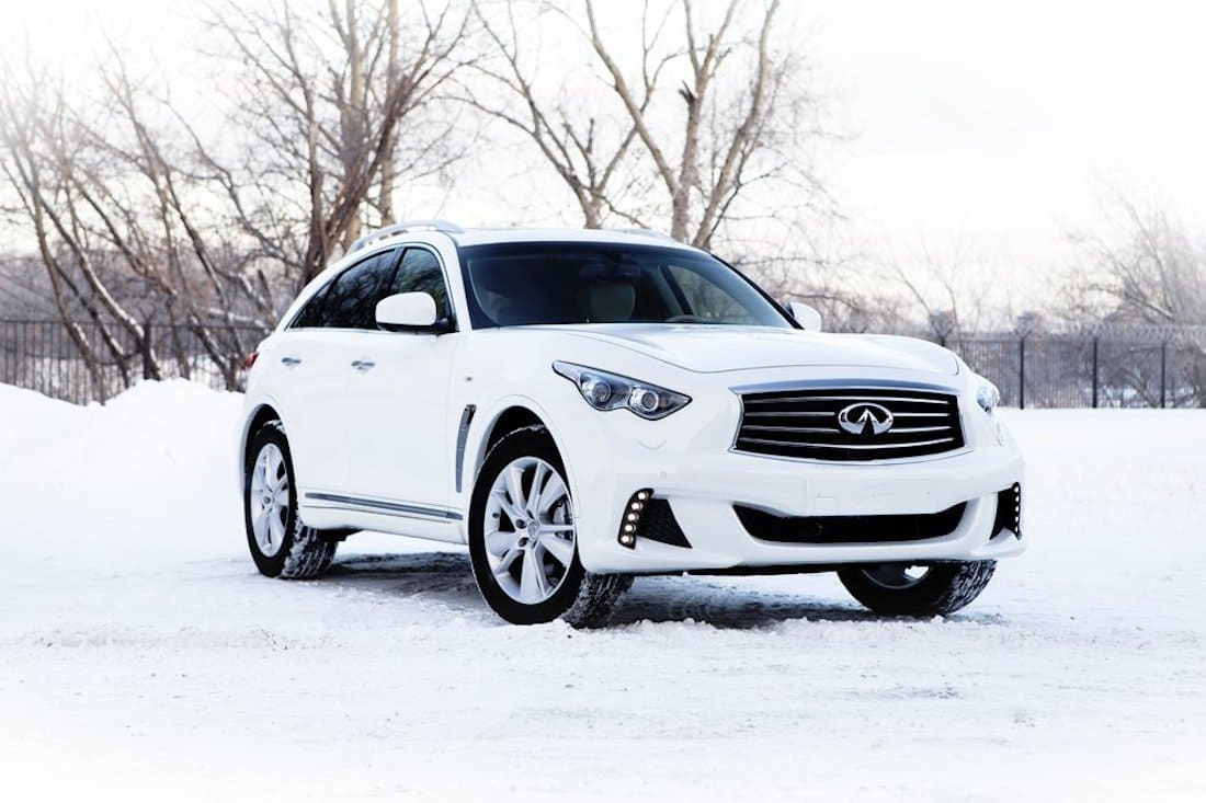 White Infiniti QX70/FX50 with body kit from Larte design - side view