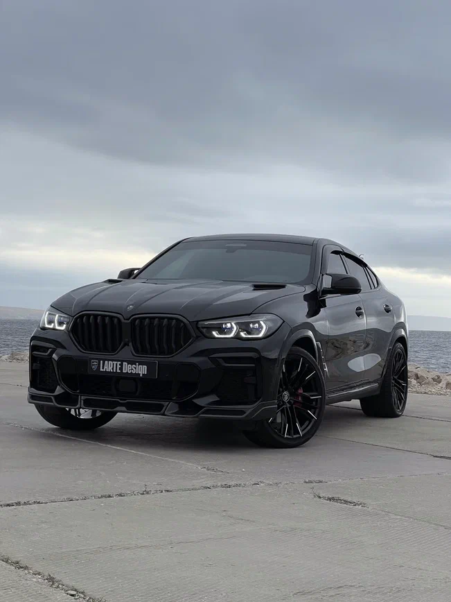 BMW X6 вид спереди